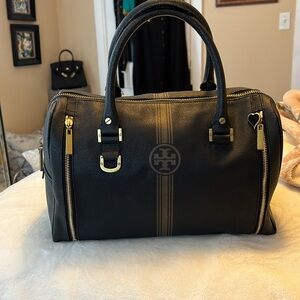 Tory Burch NEW barrel style perfect for work or going shopping & travel.